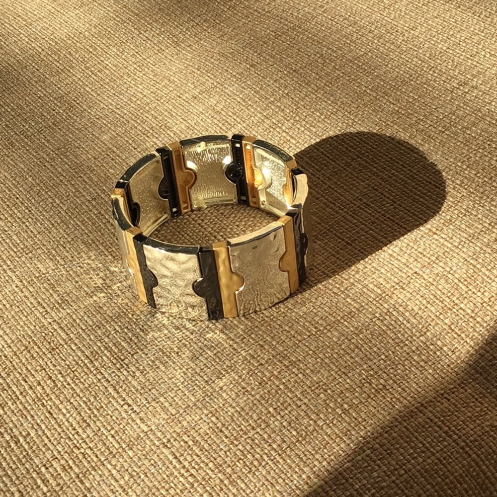 Stylish Stretch Bracelet EUC